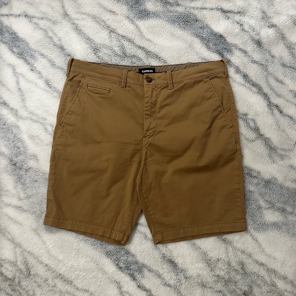 Express Slim Men’s Above the Knee 9” Inseam Chino Short